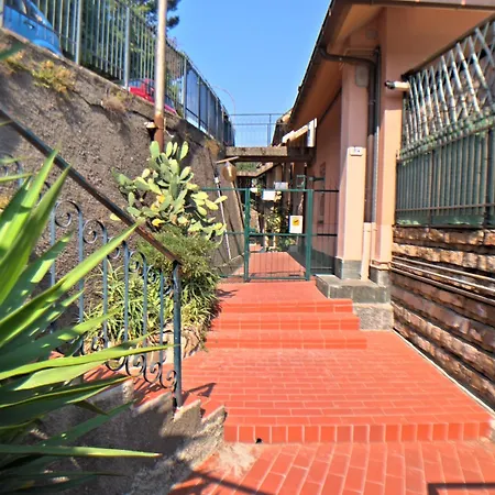 Lorenzo Marchesi House * Рекко